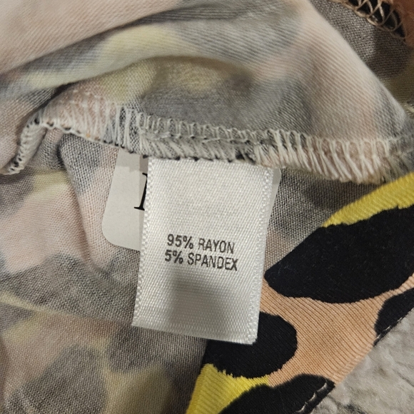 St. John SZ Med Colorful Animal Print V-Neck T-Shirt Short Loose Sleeves - Picture 8 of 8